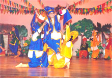 SMS Sr., Meera Bagh : Folk Dance : Class II (2012) - Click to Enlarge