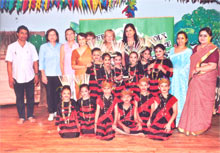 SMS Sr., Meera Bagh : Folk Dance : Class II (2012) - Click to Enlarge