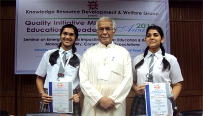 SMS Sr., Meera Bagh - Our students felicitated : Click to Enlarge