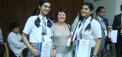 SMS Sr., Meera Bagh - Our students felicitated : Click to Enlarge