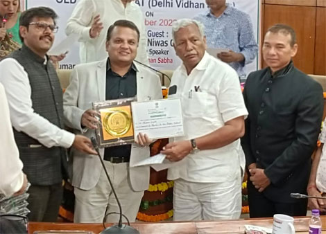 St. Mark’s School, Meera Bagh - Mr. Naveen Gupta received Certificate of Honour awarded by the Delhi Minorities Commission : Click to Enlarge