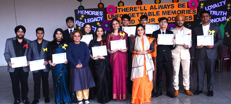 St Marks Sr Sec Public School Meera Bagh - Students from the outgoing batch of 2023-24 receive the coveted All Rounder Awards : Click to Enlarge