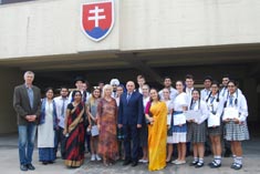 Delegation from Spojena Skola, Slovakia visits St. Mark's School, Meera Bagh : Click to Enlarge