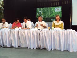 SMS, Meera Bagh children at Dilli Haat : Click to Enlarge