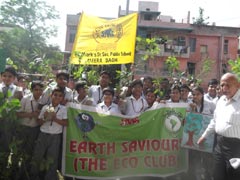 SMS Meera Bagh - Eco Club - Tree Plantation Drive  Subhash Nagar Red Flats, Delhi : Click to Enlarge