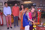 St. Mark's School, Meera Bagh - Our friends from Klosterschule Rossleben, Germany participate in Durga Pooja Celebrations : Click to Enlarge