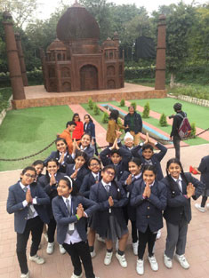 St. Mark's School, Meera Bagh - Time for Picnics and Excursions : Click to Enlarge