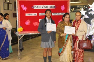 St. Mark's School, Meera Bagh - Parent learners and student teachers of Team Parivartan : Click to Enlarge