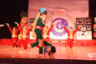 St. Mark's School, Meera Bagh - Students of Classes I to V stage Sur Sangam : a Cultural Bonanza : Click to Enlarge