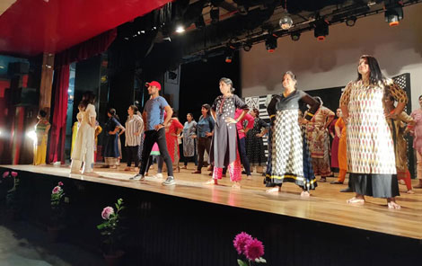 St. Mark's School, Meera Bagh - Ms. Suparna Krishna, noted television actress, conducts a special theatre and dance workshop for teachers : Click to Enlarge