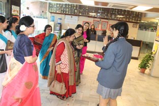 St. Mark's School, Meera Bagh - Dr. Uma Sharma, renowned classical dancer, mesmerises one and all : Click to Enlarge