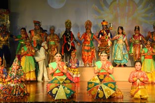St. Mark's School, Meera Bagh - Commemorating Dussehra and Durga Puja with Shubh Vijay : Click to Enlarge