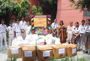 St. Marks Sr. Sec. Public School, Janakpuri - The students and teachers of St. Mark's Sr. Sec. Public School, Janakpuri, contributed in shouldering our social responsibility, for a NGO Goonj : Click to Enlarge