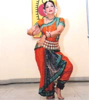 SMS, Janakpuri - Spic Macay - Odissi Dance Recital : Click to Enlarge