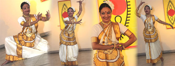 SMS Janakpuri, Spic Macay - Dance Recital in Mohiniattam : Click to Enlarge