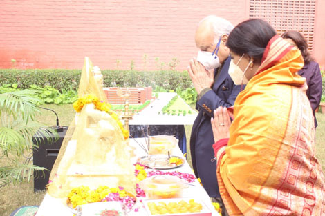 St. Mark's School, Janak Puri - On the occasion of Basant Panchami, varied activities were planned for the Primary students to invoke the blessings of Goddess Saraswati : Click to Enlarge