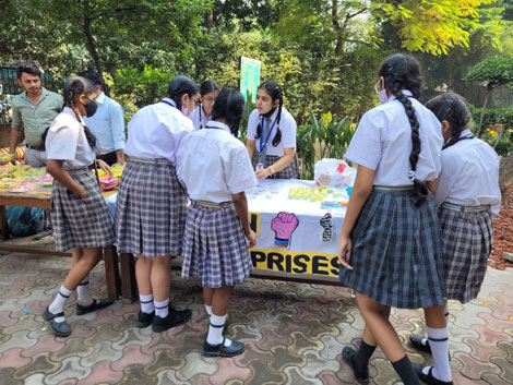 St. Mark's Meera Bagh - Student members of Nirmaan Enterprise spread happiness through their Diwali Stall : Click to Enlarge