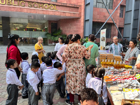 St. Mark's Meera Bagh - Diwali Celebration for a cause at SMS, Meera Bagh with stalls set up by the NGOs like Muskaan and Prerna Niketan : Click to Enlarge