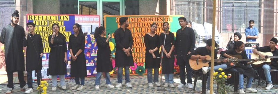 St. Mark's Meera Bagh - School bids farewell to the outgoing batch of 2022-23 : Click to Enlarge