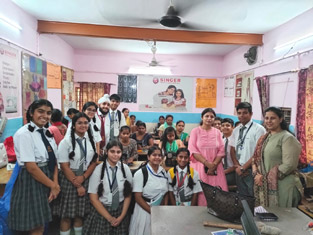 St. Mark's Meera Bagh - A team of 11 students from Nirmaan Enterprises, a student-led organisation at St. Mark’s visits Basti Vikas Kendra : Click to Enlarge