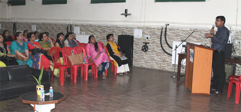 St. Mark's School, Meera Bagh - Workshop on Cancer Awareness : Click to Enlarge