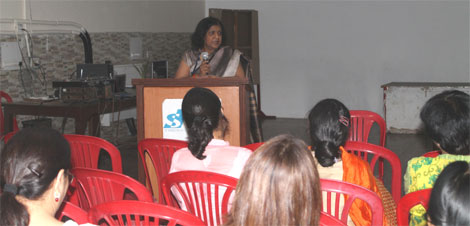 St. Mark's School, Meera Bagh - Workshop on Safety and First Aid : Click to Enlarge