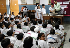 St. Mark's School, Meera Bagh - Pottery Making Workshop : Click to Enlarge