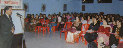 Dr. Dabas addressing the teachers at the Hindi Seminar - Click to Enlarge