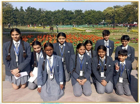St.Marks Sr Sec Public School Janak Puri - The Nature Walk to Amrit Udyan was organised for the students of Classes IV to VIII : Click to Enlarge