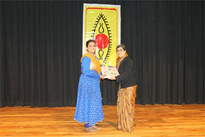 St. Mark's Girls School, Meera Bagh - SPIC MACAY Programme : Kathak Dance Recital by Smt. RANI KHANAM : Click to Enlarge