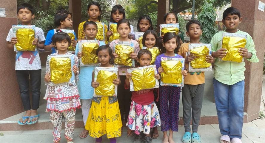 SMS Girls School, Meera Bagh - Project Udaan: Diwali Celebrations : Click to Enlarge