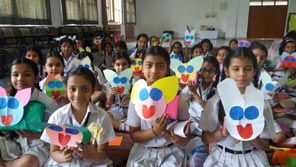 St. Mark's Girls School, Meera Bagh - Piggy Bank Workshop : Click to Enlarge