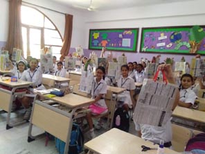 St. Mark's Girls School, Meera Bagh - Paper Bag Making Workshop : Click to Enlarge