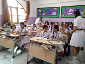 St. Mark's Girls School, Meera Bagh - Paper Bag Making Workshop : Click to Enlarge