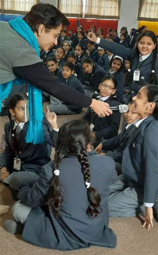 St. Mark's Girls School, Meera Bagh - Road Safety Workshop : Click to Enlarge