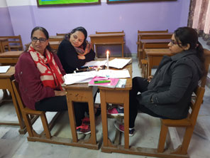 St. Mark's Girls School, Meera Bagh - Science Workshop : Click to Enlarge
