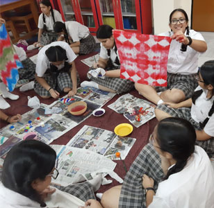 St. Mark's Girls School, Meera Bagh - Tie and Dye and Zardosi Workshop : Click to Enlarge