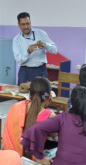 St. Mark's World School, Meera Bagh - Clay Modeling Workshop : Click to Enlarge