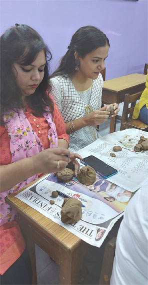 St. Mark's World School, Meera Bagh - Clay Modeling Workshop : Click to Enlarge